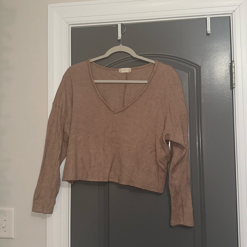 Altard state lightweight staple sweater! Fits smaller if don’t want cropped.